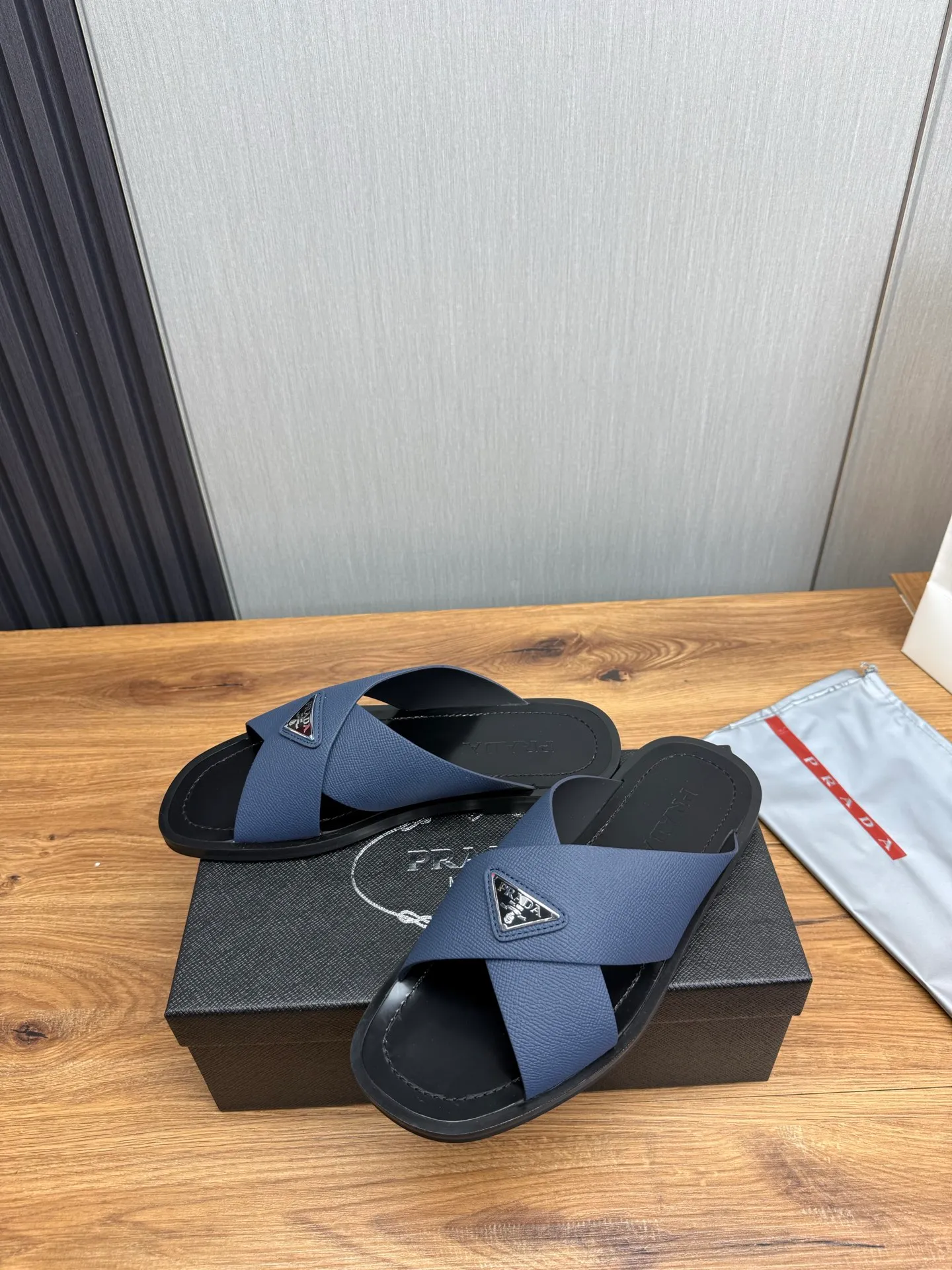 Factory price 340💰 ＰＲＡＤＡPrada - popular men's slippers hot sale 🔥 🩴Official website one to one production 38-45 sizes 45 46 🉑️Customized!